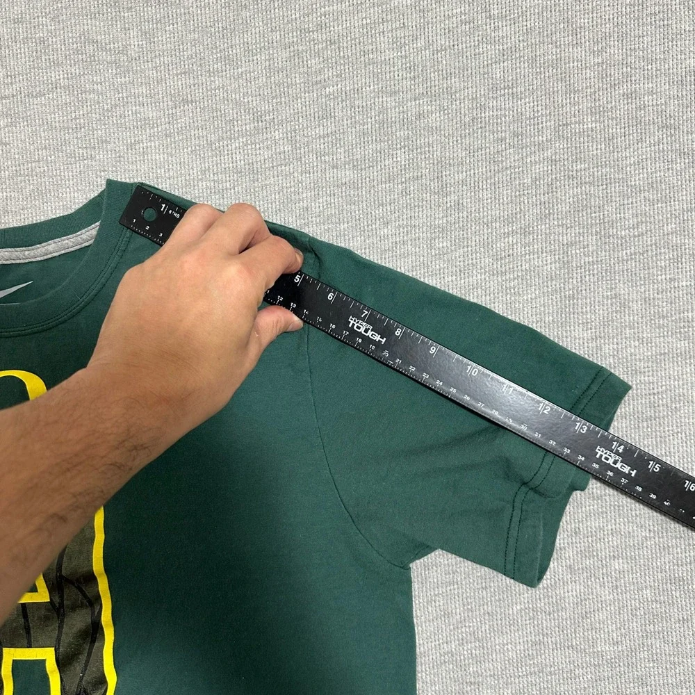 Nike Oregon Marcus Mariota #8 Graphic T-Shirt Short Sleeve Green Mens Large